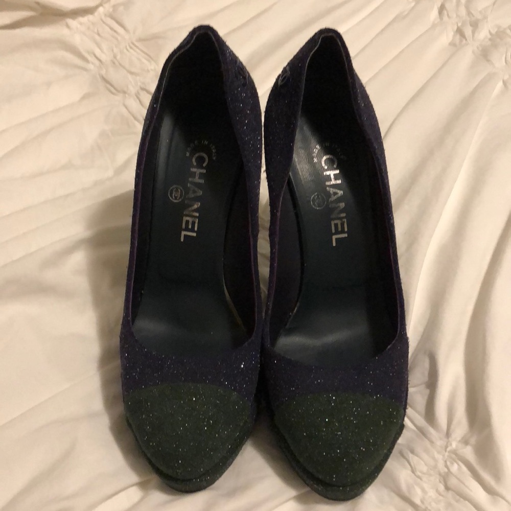 Chanel pumps 38.5/us 8.5. Excellent condition!